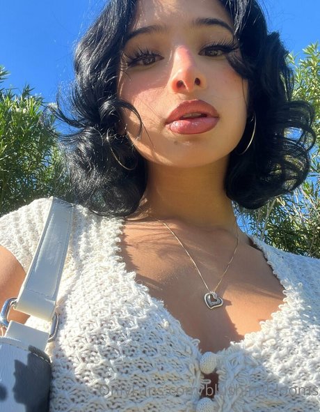 blushingblooms model hot archive