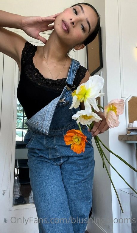 blushingblooms naked pornstar gallery