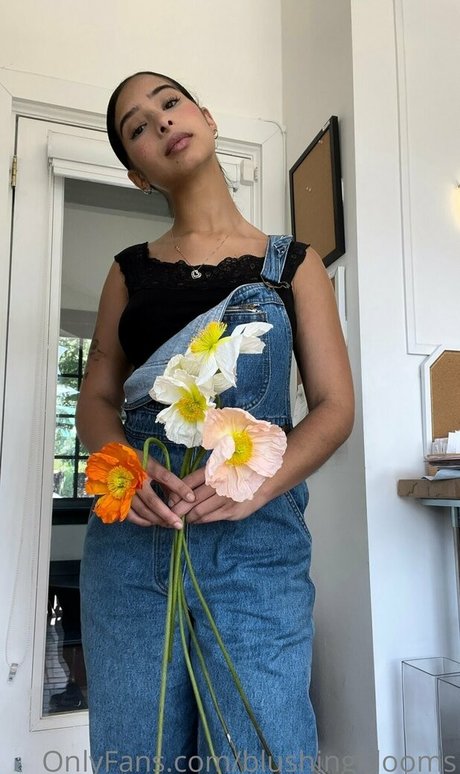 blushingblooms Profile pic