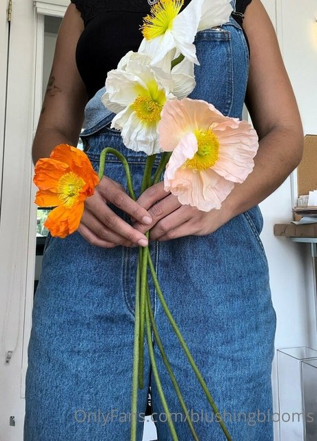 blushingblooms adult actress photo