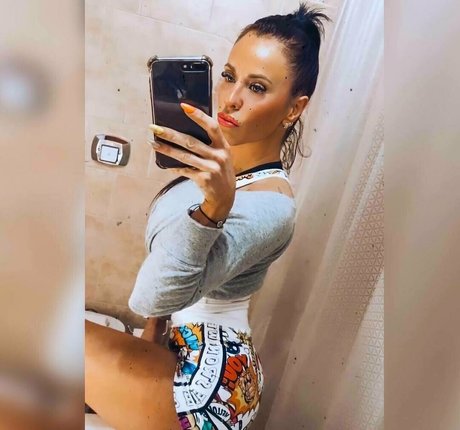 larafox22 art actress pictures