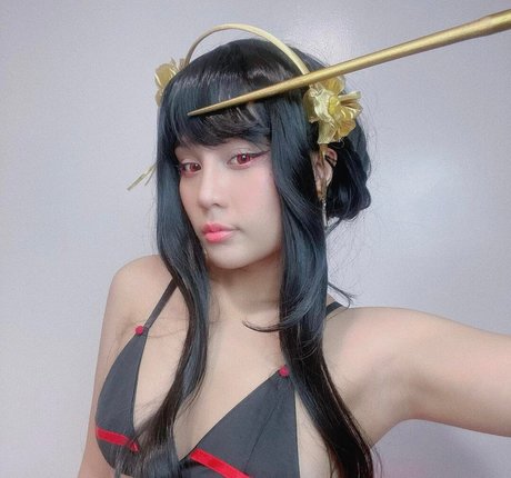 Mika Daime model exclusive pic