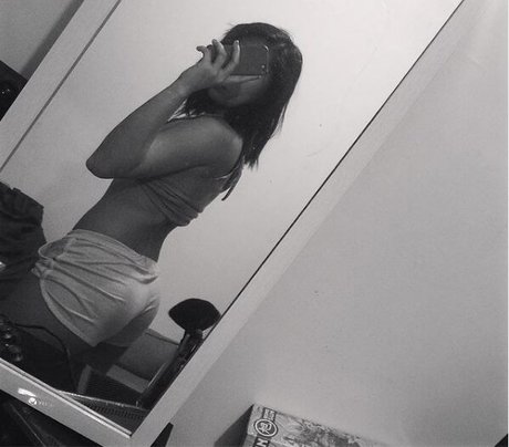 Mika Daime porn model image