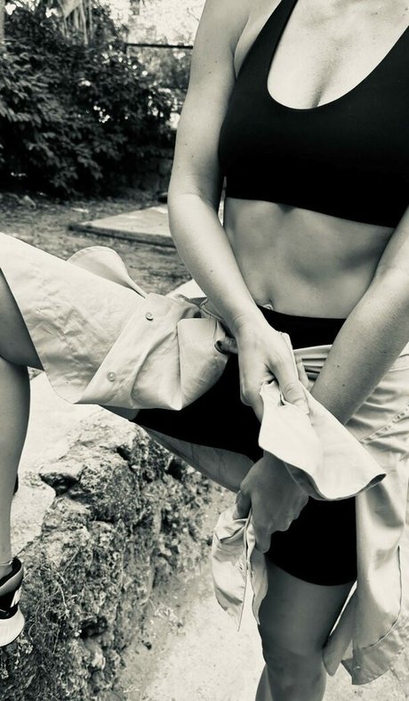 Bar Refaeli model porn pic