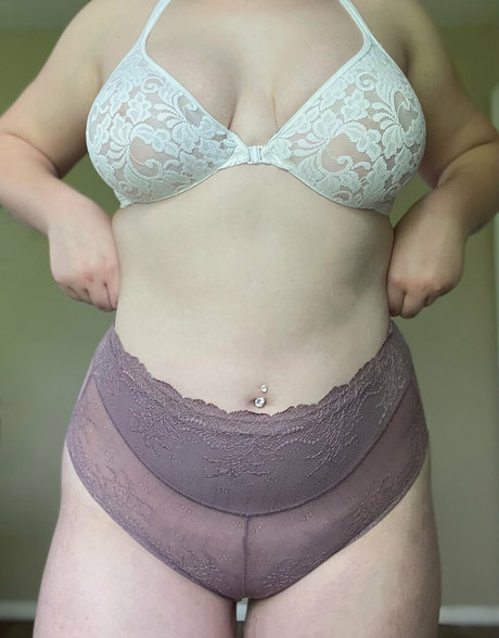 novaaraee naked actress pictures