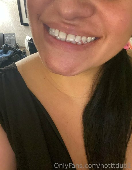 hotttduo1 beautiful model image