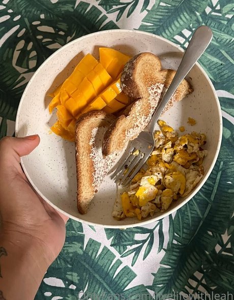 leahsade free pornstar pics