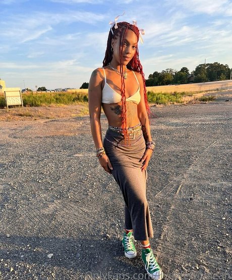 leahsade pornstar top images