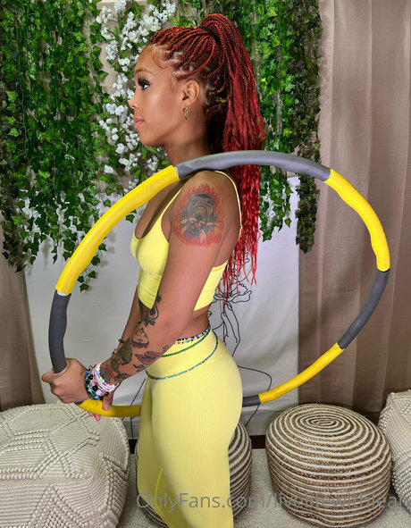 leahsade best star gallery