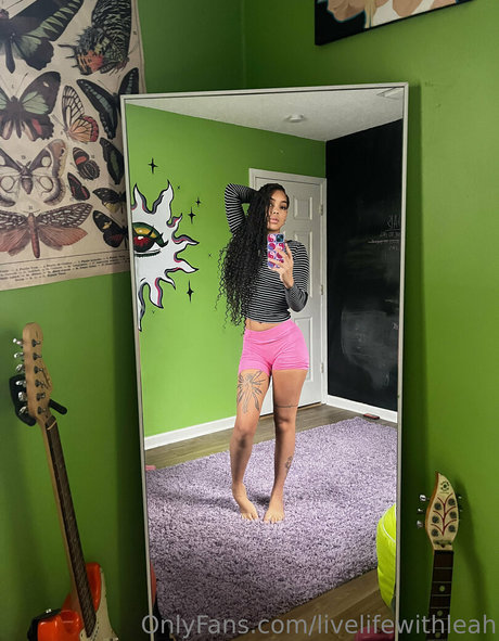 leahsade pornographic model gallery