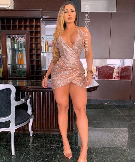 Bella Araujo nude model picture