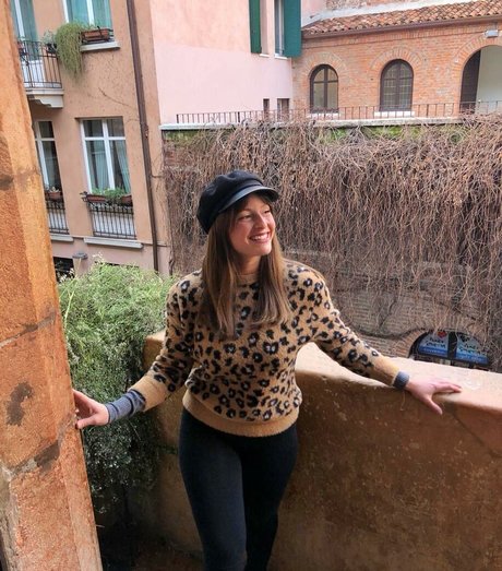 Zhanet Filipova model top image