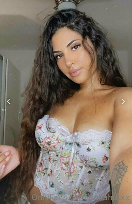 bellahotxx nudes model img