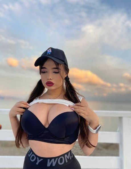 Kittyhere17 erotic star gallery