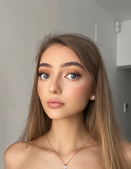 Anna chic pornstar art picture