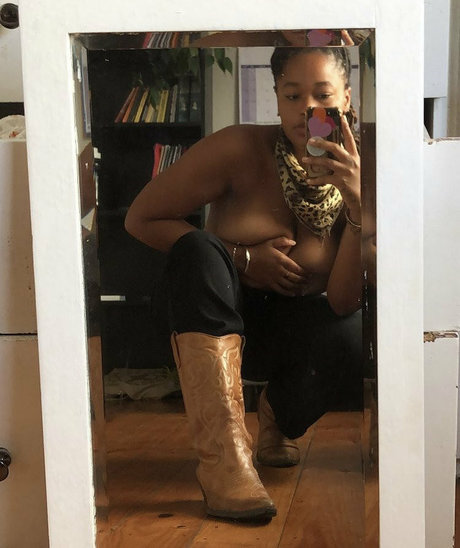 arielcosmo pornstar exclusive photos