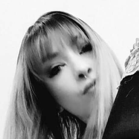 Supersmashoe hot model pictures