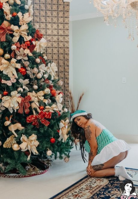 Arthemis porn model photos