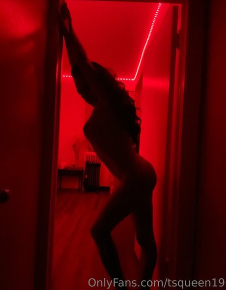 tsqueen19 erotic model image
