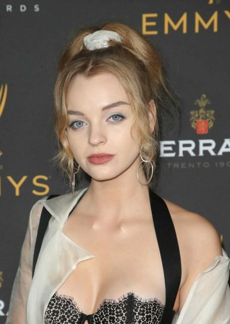 Olivia Rose Keegan pornstar naked gallery