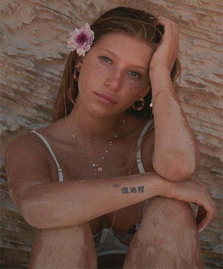 Roni Zouler pornstar hot pictures