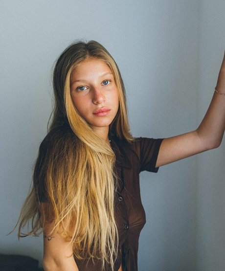 Roni Zouler model hot pics