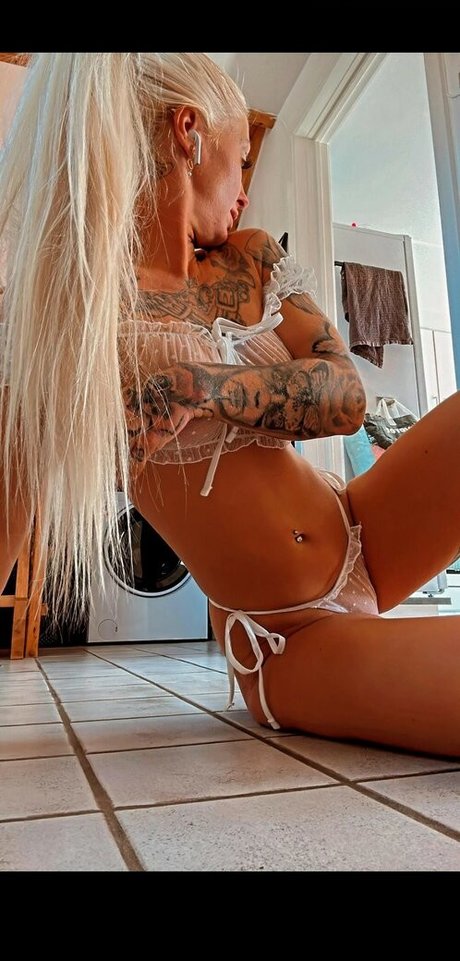 Mis spicy top model photos