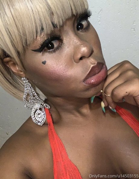 k shawdyy model naked photo