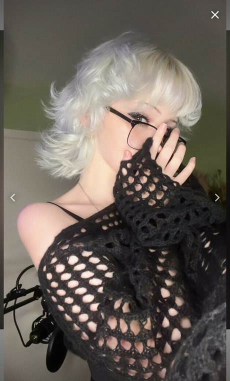 cheyy cheyy naked star image