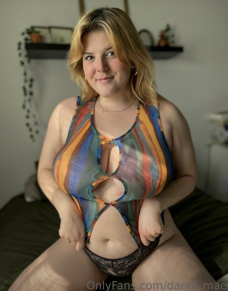 danni mae naked pornstar pictures