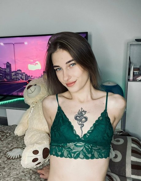 innie skinny model pretty photos