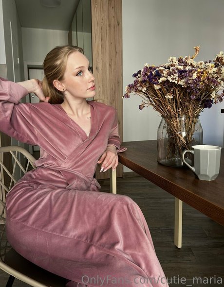 cutie kira model naked pics