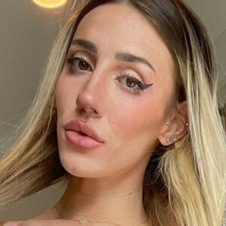 Skyler Grey hd star picture