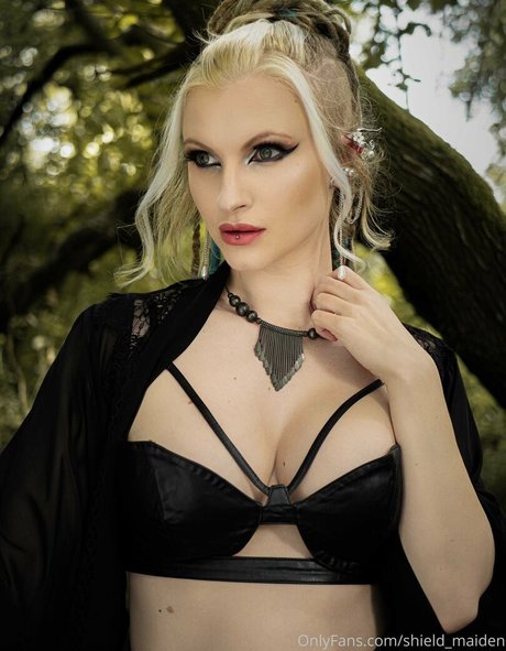 Ruby True model nude images