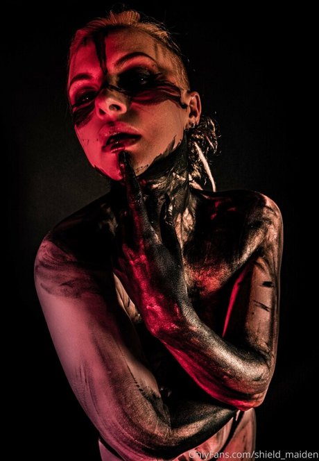 Ruby True nude model gallery