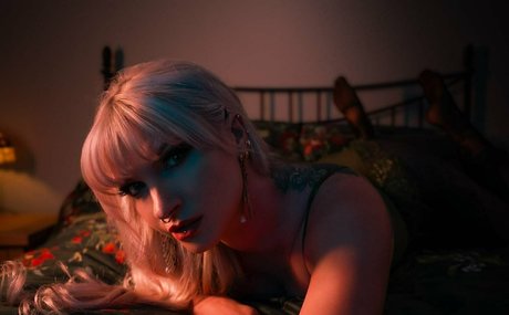 Ruby True beautiful model pics