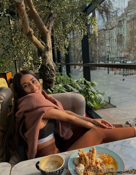 miaa sexy nude actress pictures