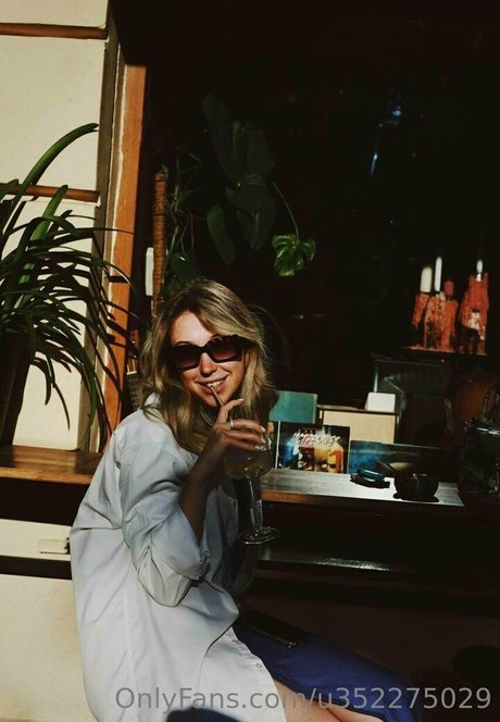 emilly xo model top photos