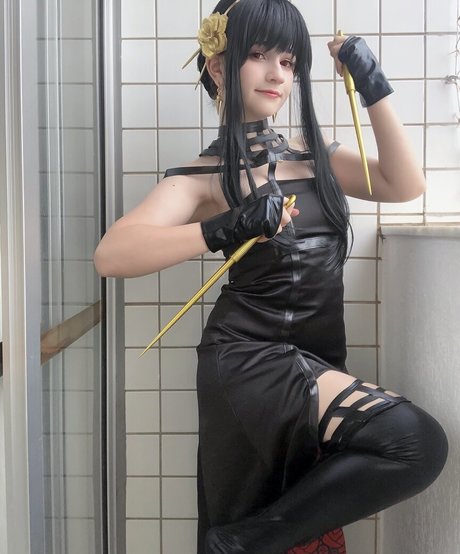 Lunarun naked model pic