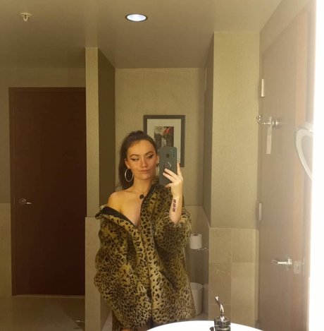 Aziixaa art actress pics