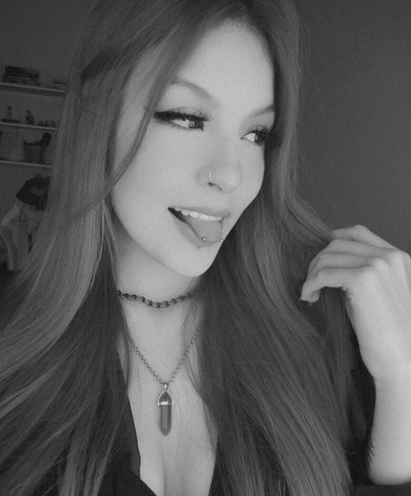 Lori Souza model art photos