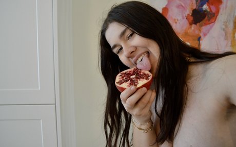 bellaahh42 nice actress image