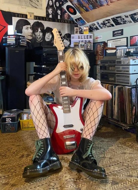 Issy Allen model porn pictures