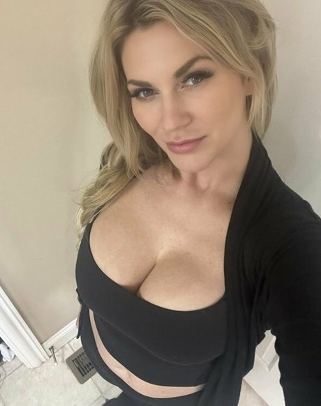 Melania Mercer nude star pic