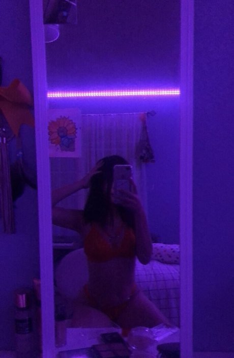 Vy Tran sexy model pic