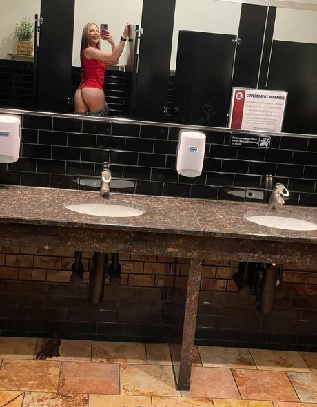 peachylanaxo beautiful pornstar image