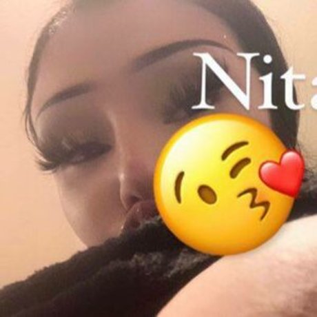 aamipoo naked model galleries