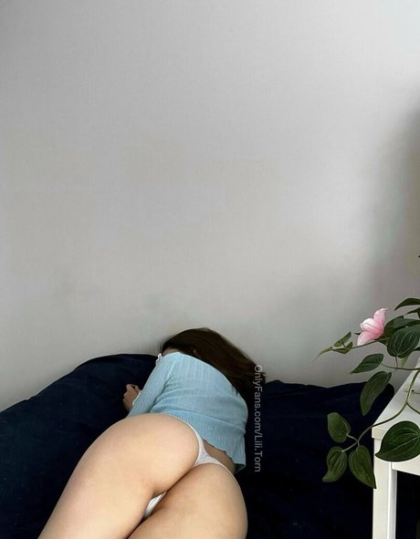 lili torn model sexy gallery