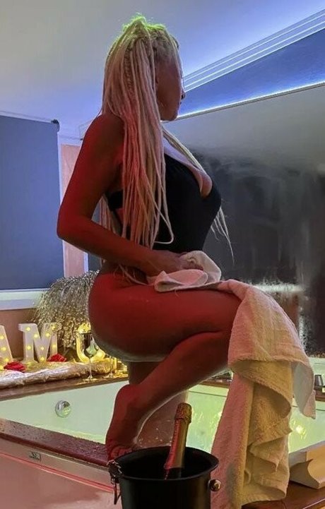 Loredana Modugno model free pictures