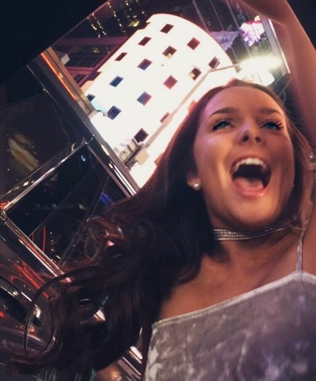 Allie Rosadino naked model pic